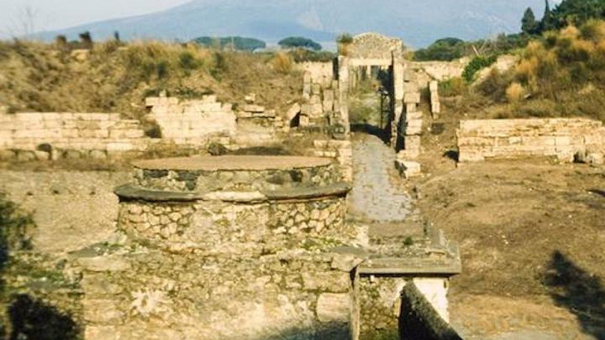 porta di stabia neighborhood in pompeii with mount vesuvius in background