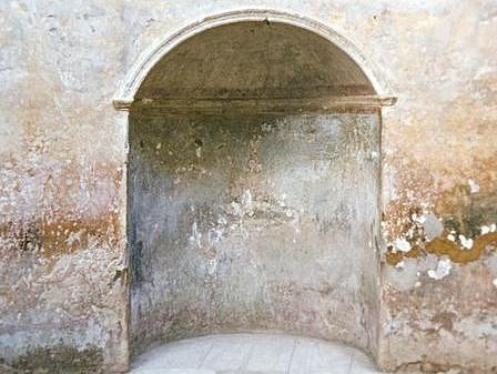 recessed niche in a curved wall