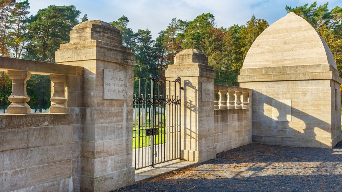 great war prisoner wwi monument cemetery